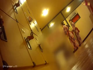 女盗拍手暗藏高清摄像机偸拍温泉洗浴中心女宾部内春色年轻嫩妹子的长方形阴毛太性感了