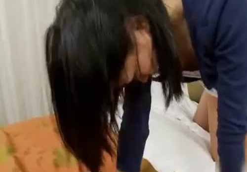 清纯可爱的亚裔小美女没想到臣服在大鸡巴下之后这么...