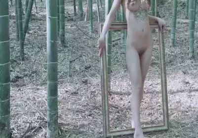 国产EROONICHAN美女模特大尺度私拍视频2V 射影师一只...