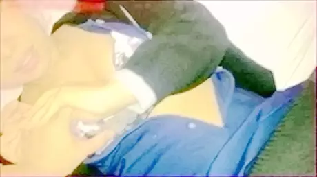 性欲旺盛的露脸熟女老板娘半推半就被P 嘴说不要却主...