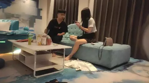 门票1金币补偿漂亮小少妇来相伴远景沙发视角温柔妩媚俏佳人服务周到激情四射【无码】